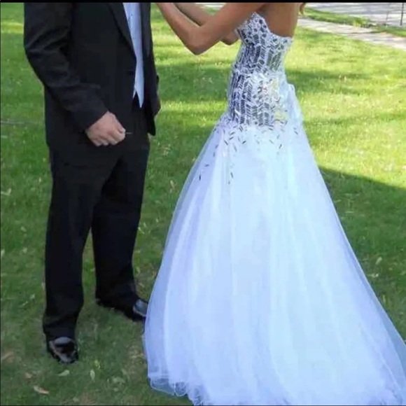 Ball gown - Picture 1 of 3